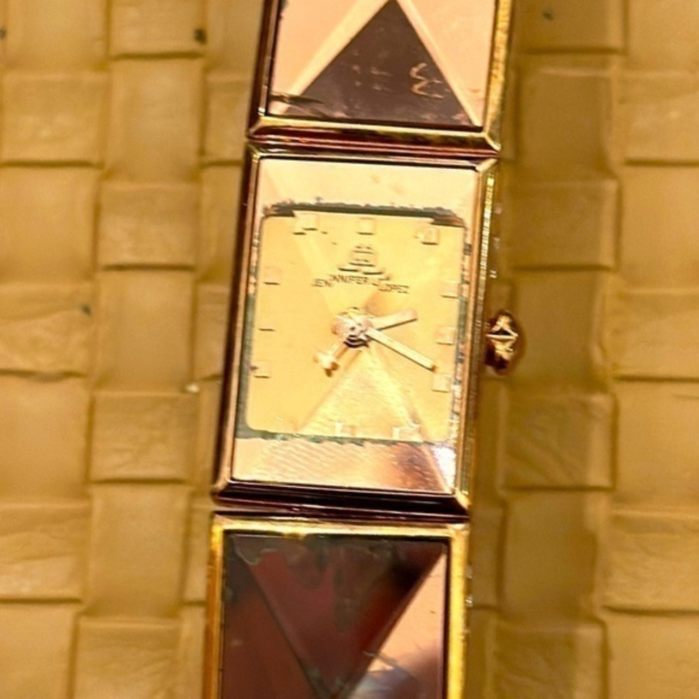 Jennifer Lopez  copper tone metallic quartz watch. New battery